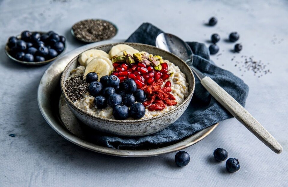 TIPS: Denne grøten er også veldig god kald og passer perfekt som et mellommåltid. Ta den med i en liten boks, topp med blåbær og hakkede nøtter. Lettvint og supergodt! TIPS: Denne grøten er også veldig god kald og passer perfekt som et mellommåltid. Ta den med i en liten boks, topp med blåbær og hakkede nøtter. Lettvint og supergodt!