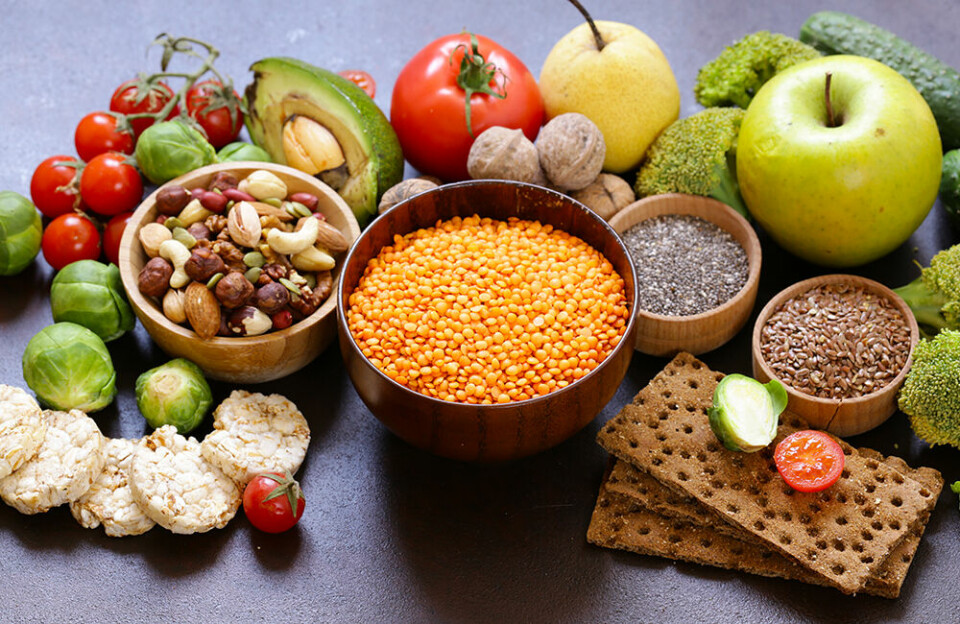 Eksempler på vegetariske kilder til protein er korn, ris, mais, bønner, erter, linser og nøtter.