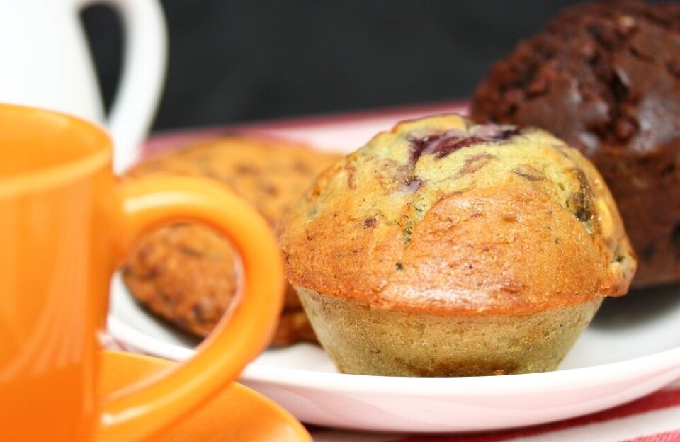 Dersom jeg har gode matvarer tilgjengelig, så merker hvertfall jeg at det er lettere å plukke med meg en gulrot eller to på 50 kcal til pulten min i stede for 1 muffins på 400kcal.