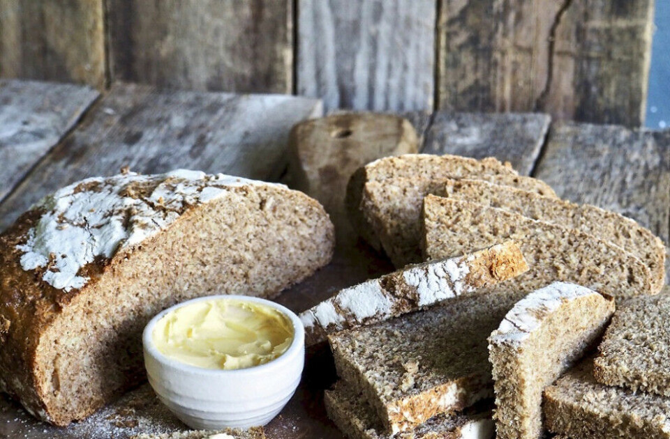 Dette er et luftig og saftig brød med sprø skorpe, rustikt utseende og god smak. Dette er et luftig og saftig brød med sprø skorpe, rustikt utseende og god smak.