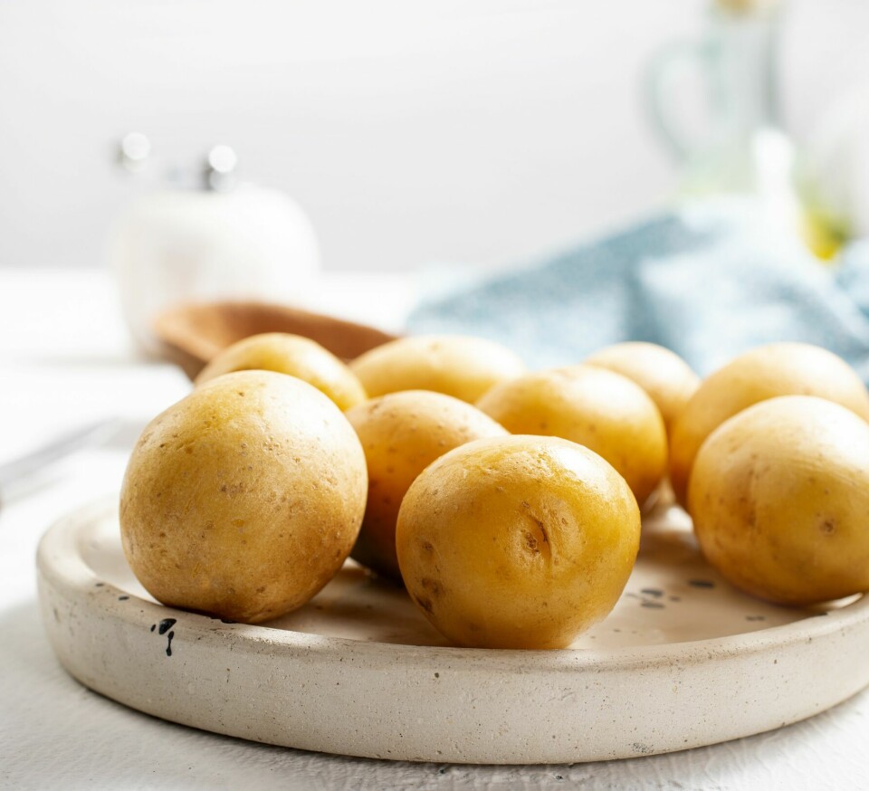 Poteten inneholder både mye kalium og vitamin C, som begge er viktige for kroppen! Det beste er å spise poteten med skallet på.